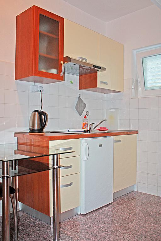 Bougainvillea Apartments Макарска Екстериор снимка