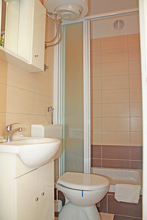 Bougainvillea Apartments Макарска Екстериор снимка