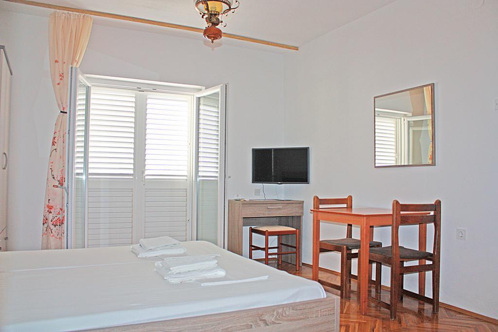 Bougainvillea Apartments Макарска Екстериор снимка