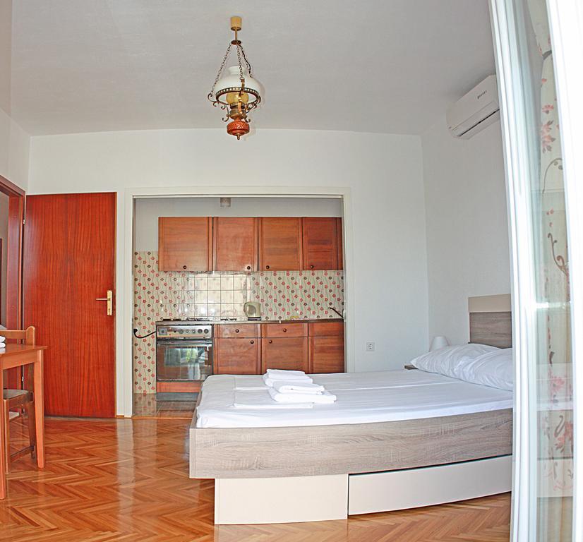 Bougainvillea Apartments Макарска Екстериор снимка