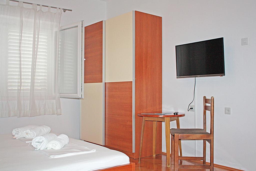 Bougainvillea Apartments Макарска Екстериор снимка